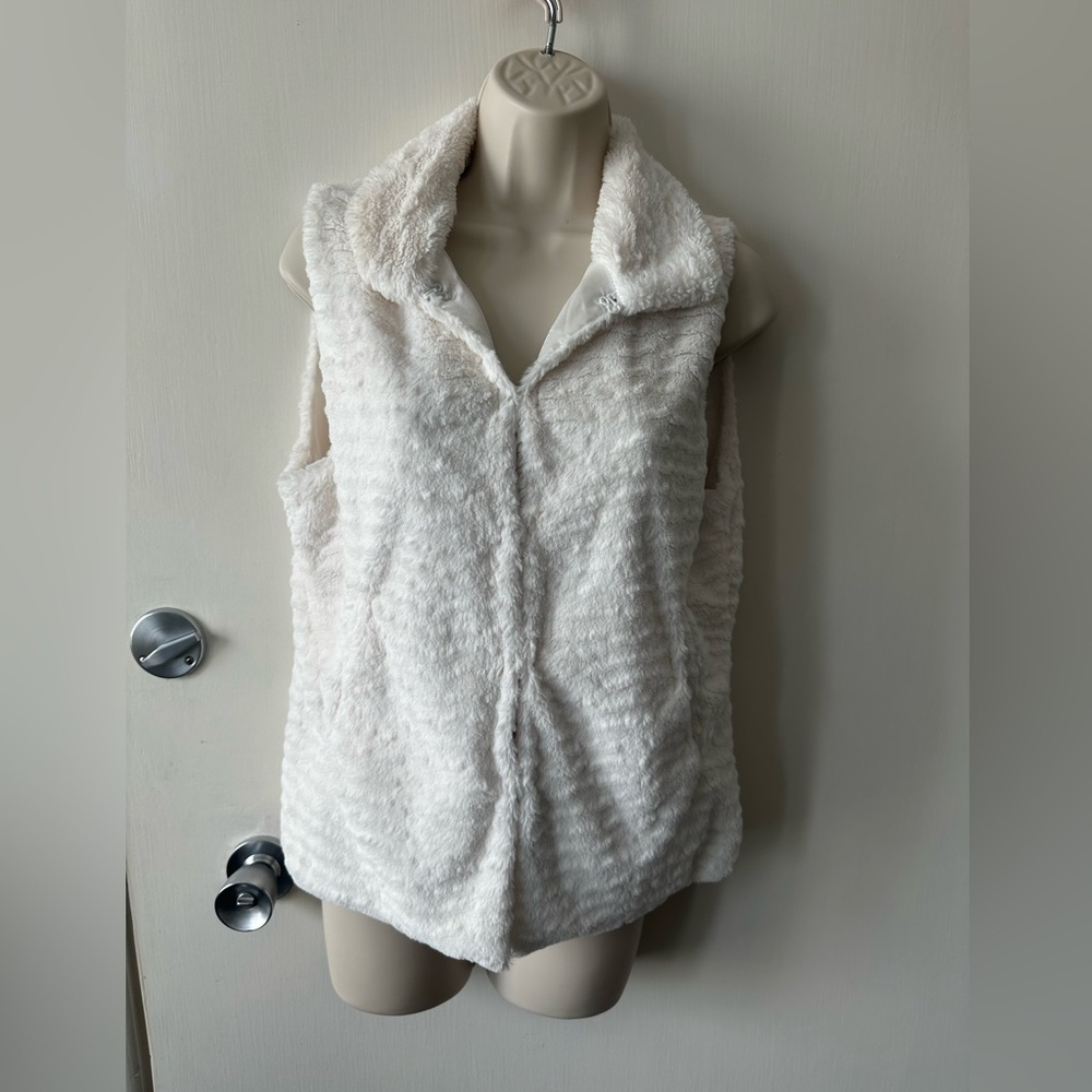 Apt. 9 Women's Cream Fleece Vest